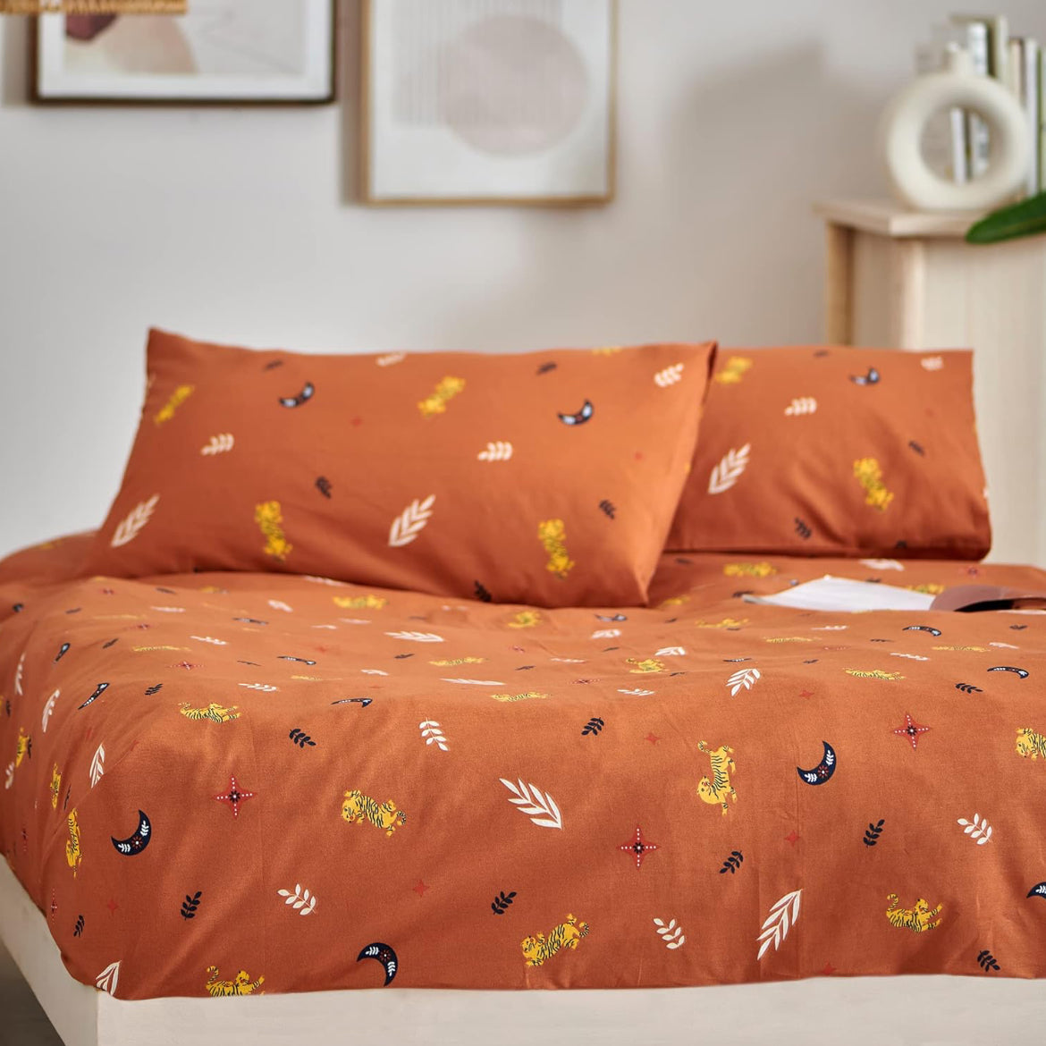 Tiger Design Bedsheet with pillow covers ,Queen size, Brown - India Series